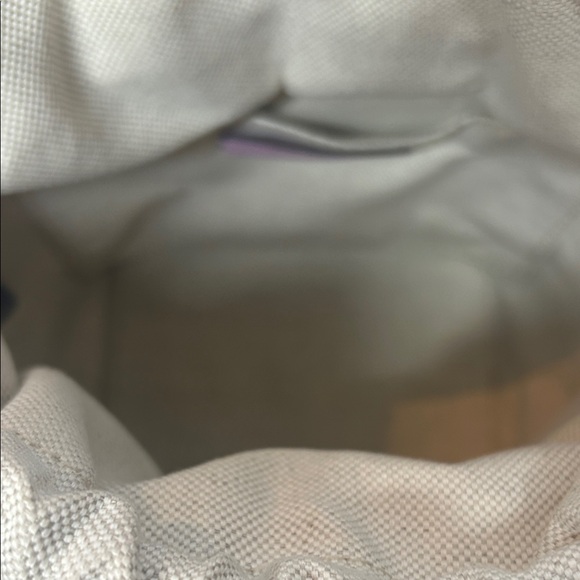 New Kate Spade Lavender Crossbody Bag with Floral Charm - Picture 5 of 7